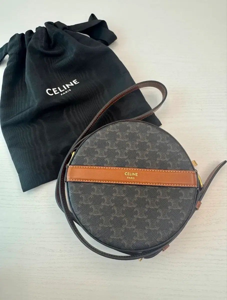 Celine セリーヌ ラウンドパール