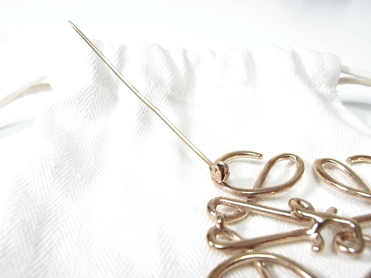 Loewe ロエベ ピンブローチ アナグラム ローズゴールド 美品 - メルカリ