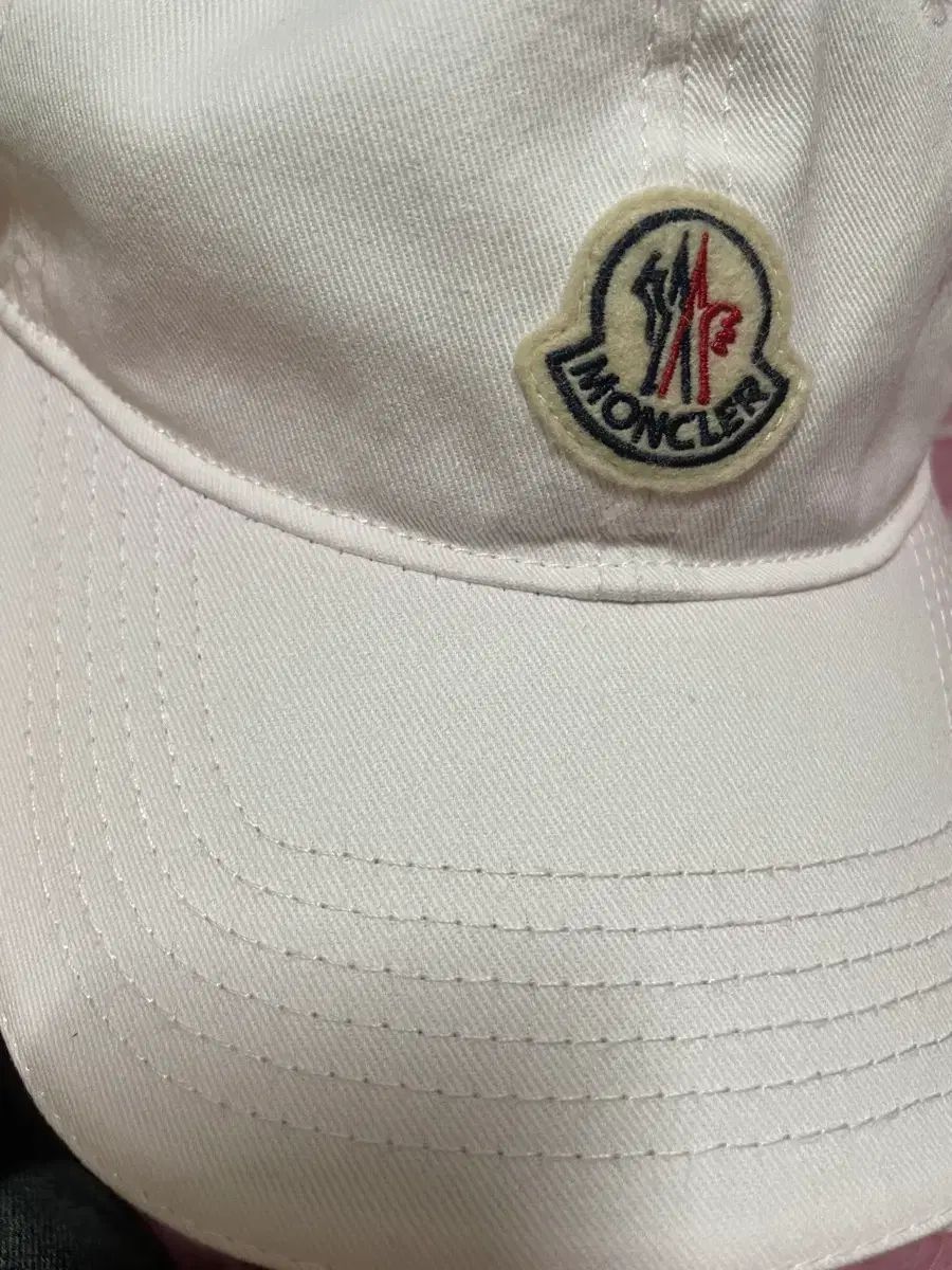 MONCLER(モンクレール) ロゴ ベースボールキャップ 白