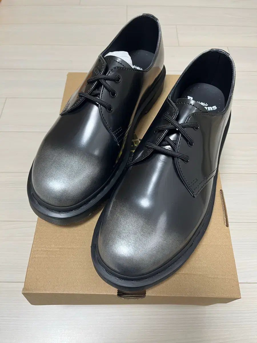 270 DR. MARTENS ドクターマーチン 1461 シルバー アカディア 新品