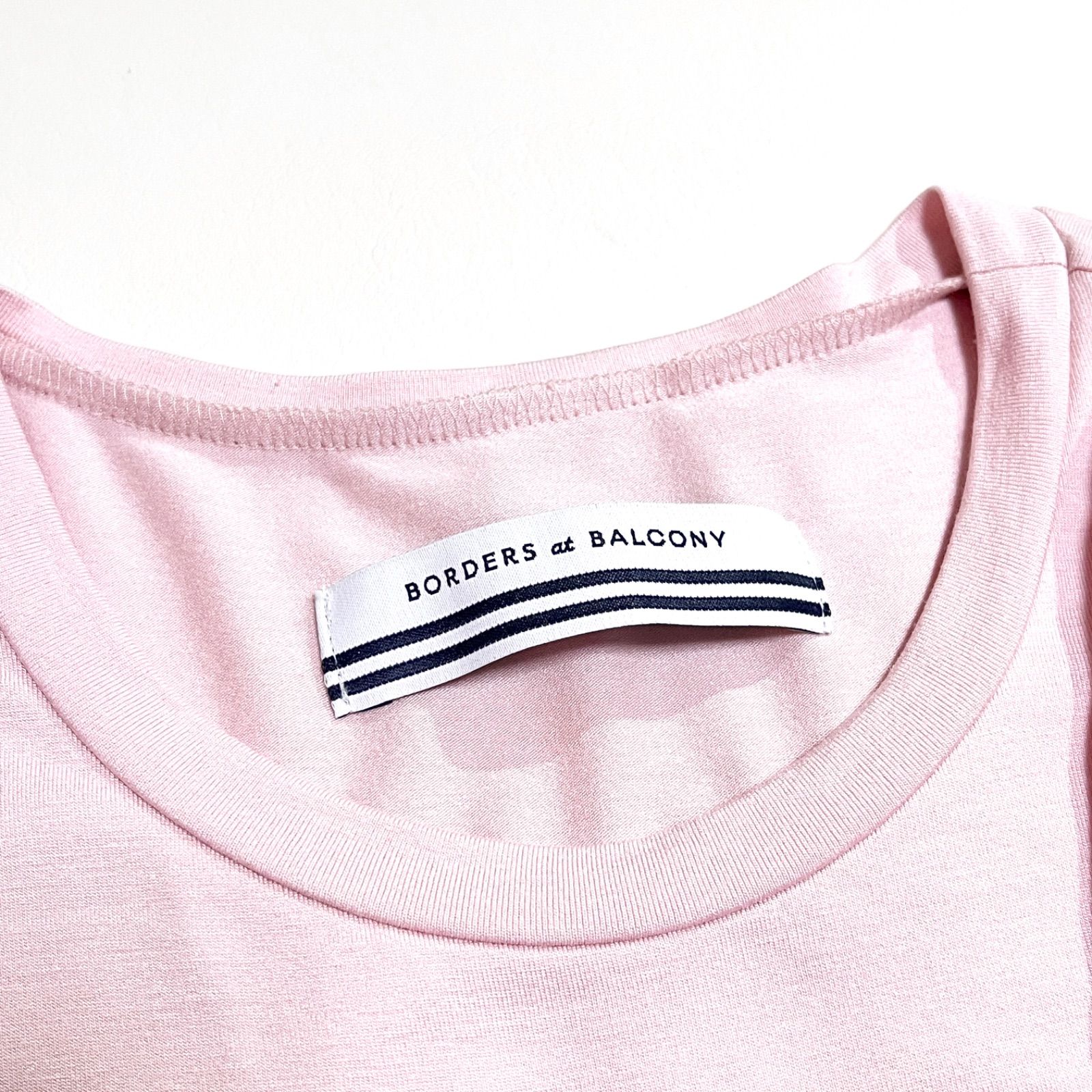 kT52 BORDERS at BALCONY フロントデザイン クルーネックTシャツ