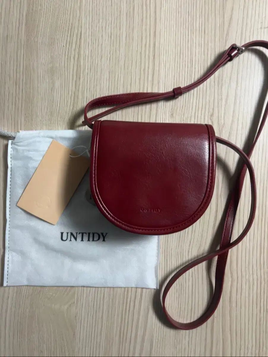untidy アンタイディ ハーフ ミニバック