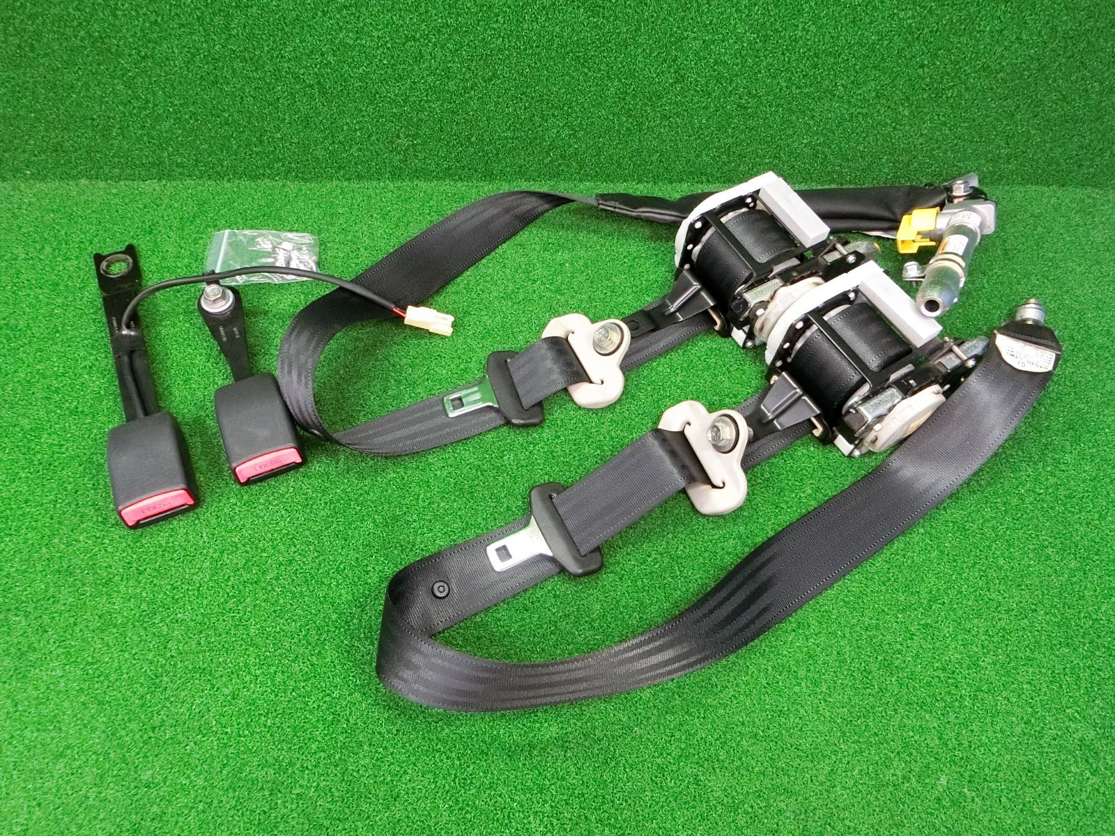 [16464] 送料無料 スズキ ソリオ MA15S フロント シートベルト 左右セット キャッチ 84920-54M1 84940-54M0