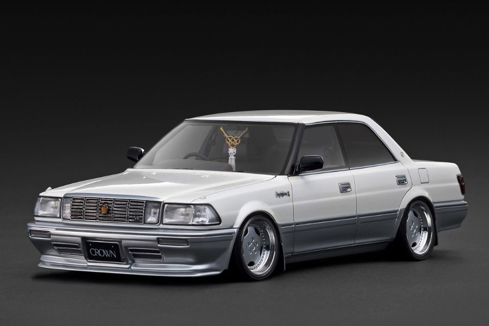 TOYOTA CROWN Royal Saloon G (130) Pearl White/Silver (1/18 Scale)