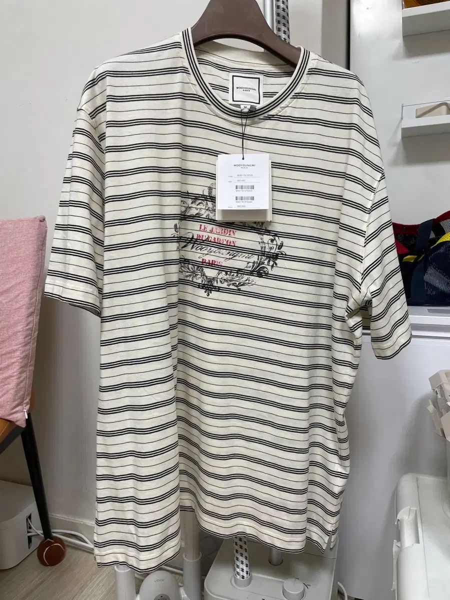 ウーヨンミ アイボリー クレスト モチーフ ストライプ Tシャツ 50