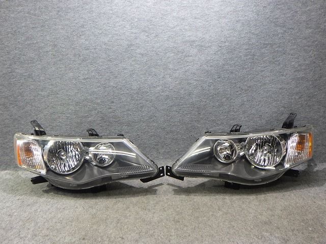 アウトランダー　ヘッドライト　左右　HID　CW5W　前期　P5585　B　8301A697　バラスト付　260618025