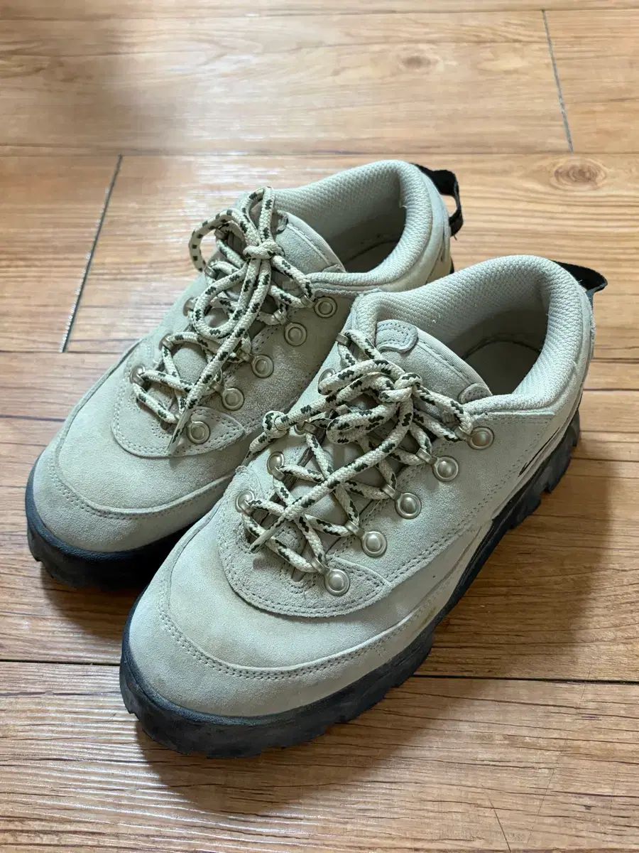 (W) NIKE ラハール ロー ラタン 235