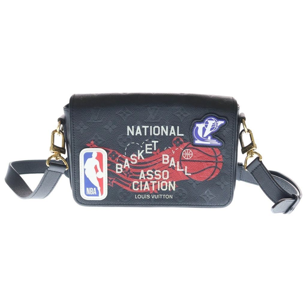 LOUIS VUITTON (ルイヴィトン) モノグラム ステュディオ メッセンジャー NBAコラボ ショルダーバッグ ブラック レザー M58498 ゴールド金具