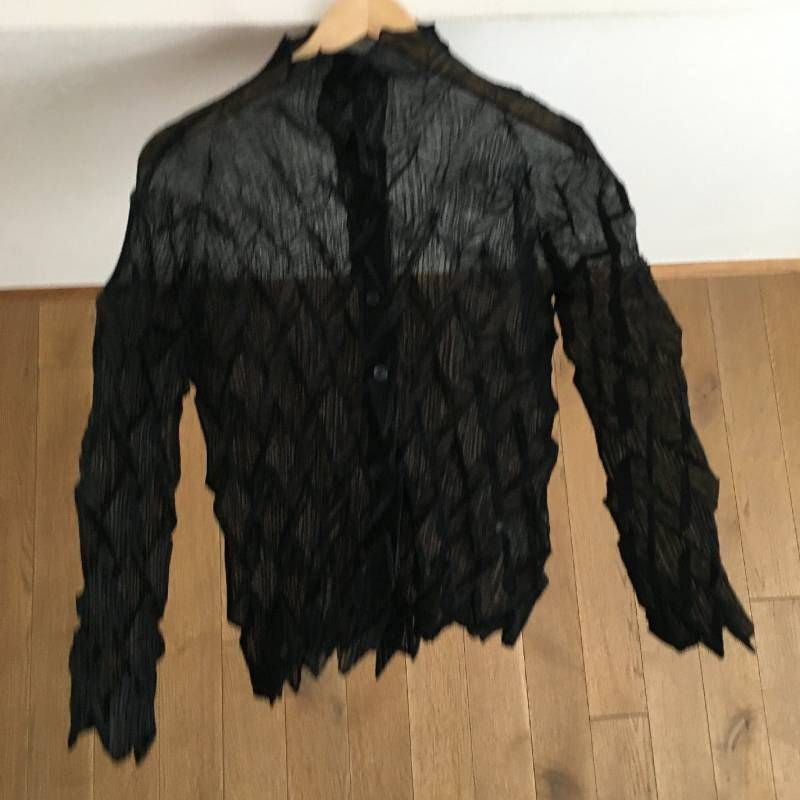 美品 ISSEY MIYAKE　FETE イッセイミヤケ 　カーディガン　ジャケット2 　IF74FJ816