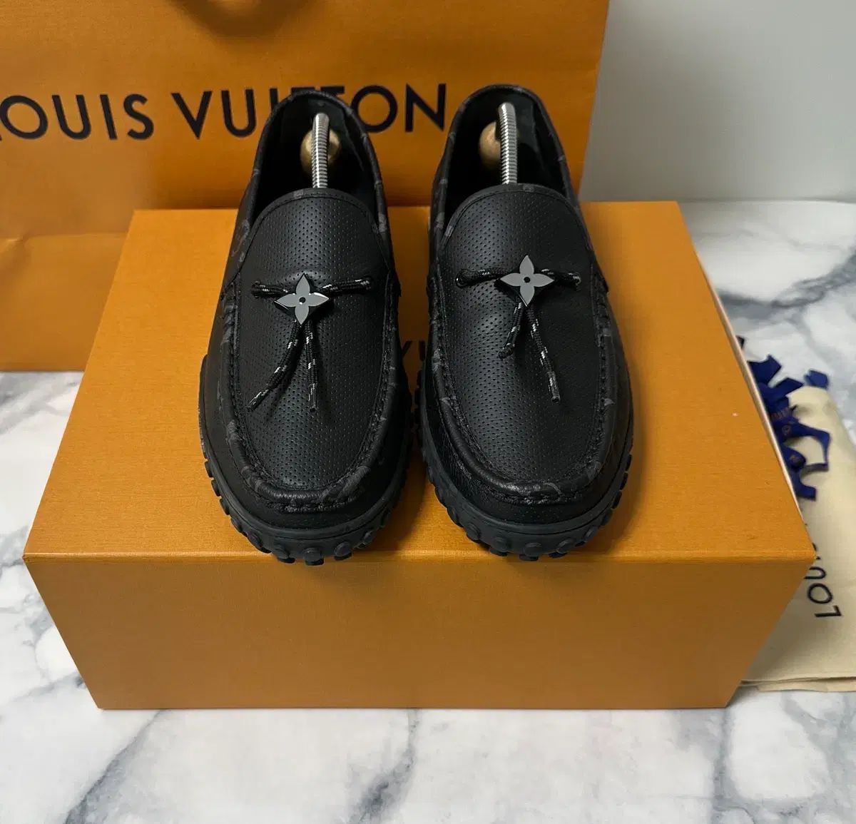 7 ルイヴィトン LV ドライビング ローファー シューズ (ほぼ新品)