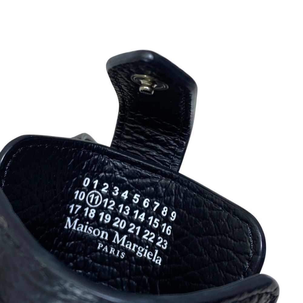 Maison Margiela マルジェラ フォンポーチ スマートフォンケース ショルダーバッグ スマホショルダー S56UI0226 レザー ブラック 普段使い 通勤 通学 お出かけ 定番 人気 上品 洗練 実用的 軽量 多用途 デイリー