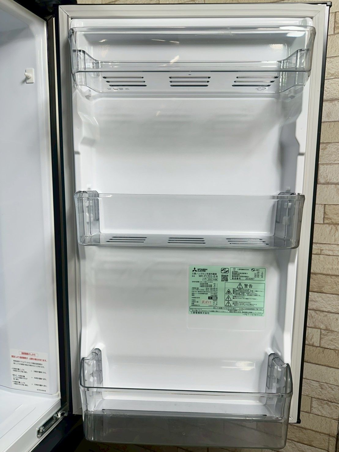 大阪市送料無料‼️冷蔵庫 2021年製 三菱 クリーニング済 凹み有り激安出品 大阪・尼崎配送設置無料☆3か月保障付き☆冷蔵庫☆三菱☆2ドア☆2022年