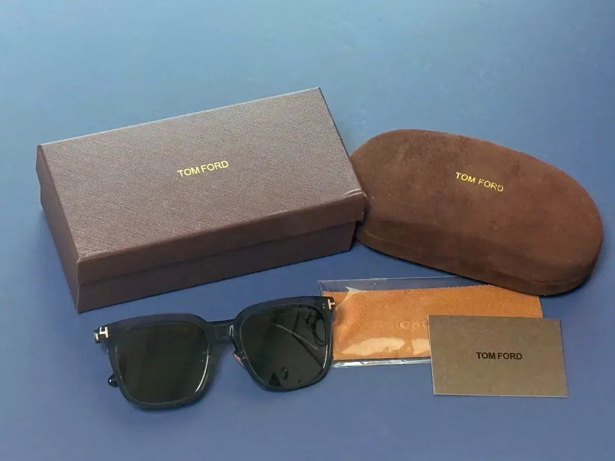 TOM FORD トムフォード サングラス TF1132K ブラック 新品