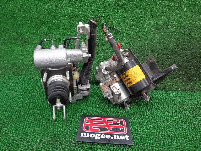 1FU8096 BIC6 トヨタ プリウスα ZVW41W 前期型 S ABSアクチュエーター+ブレーキブースター 走行距離282145㎞