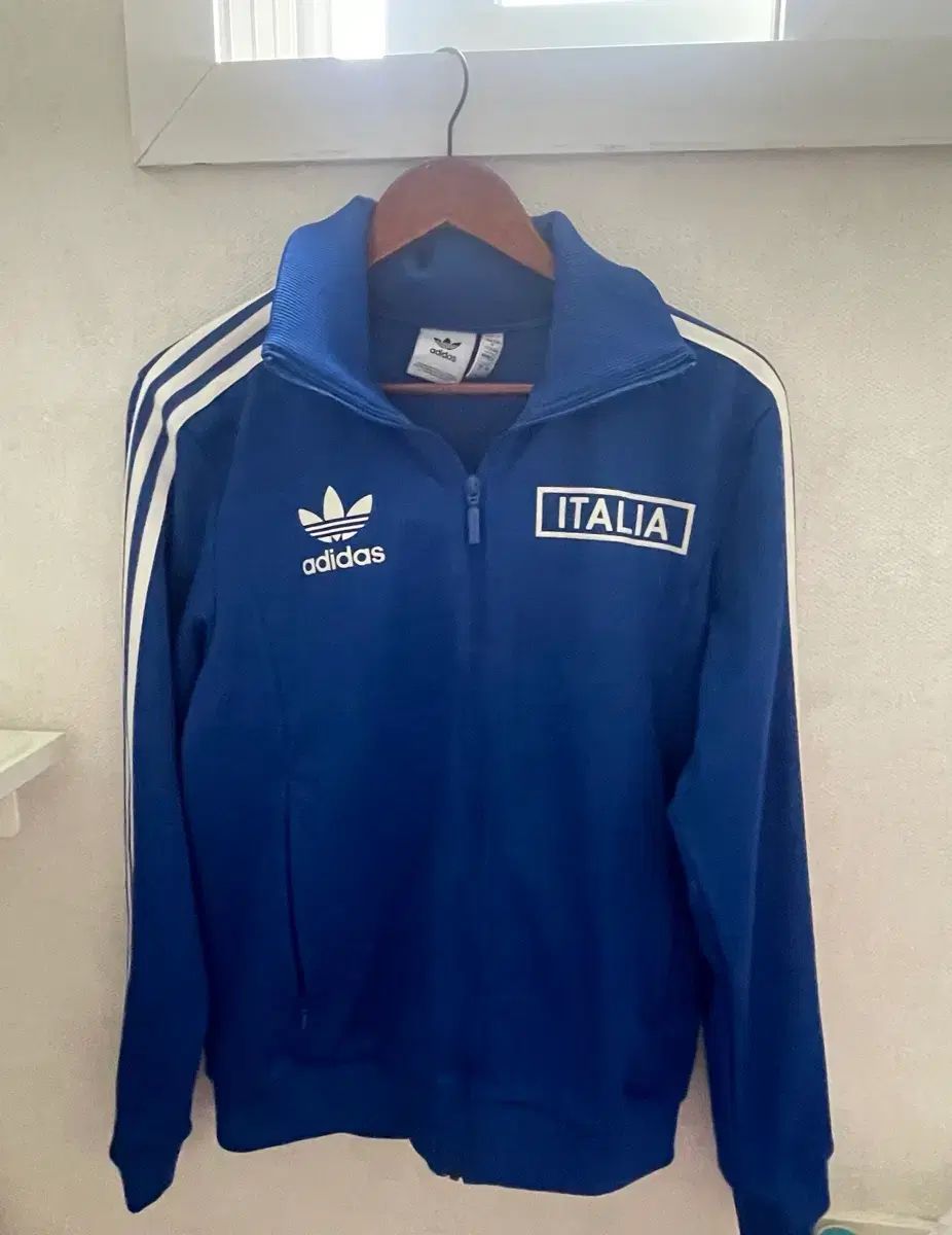 (ほぼ新品) アディダス イタリア トラックジャージ M