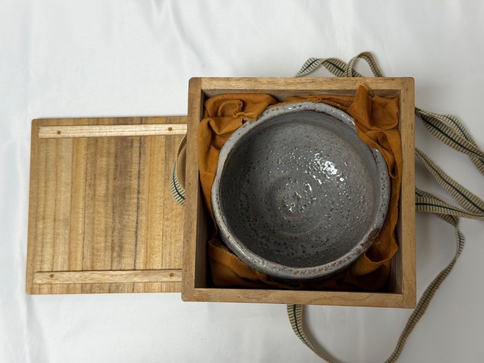 共箱付・美品】志野焼 鼠志野 茶碗 茶道具 抹茶碗 陶印あり 骨董品