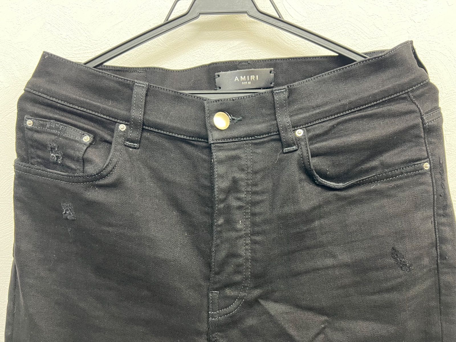 AMIRI アミリ スキニーデニムパンツ サイズ32（M）ブラック - メルカリ