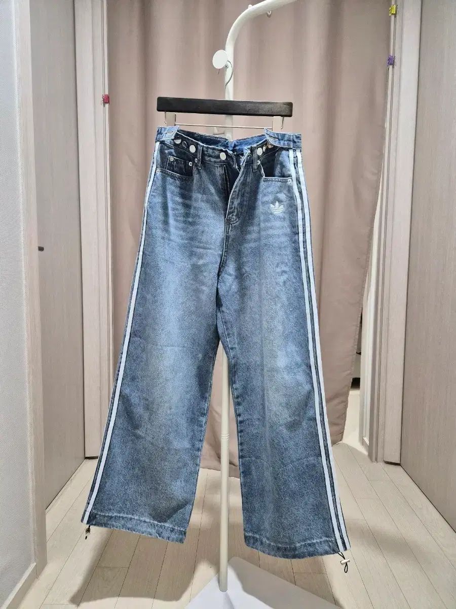 アディダス デニム ワイド パンツ ライトブルー 新商品 (M L)