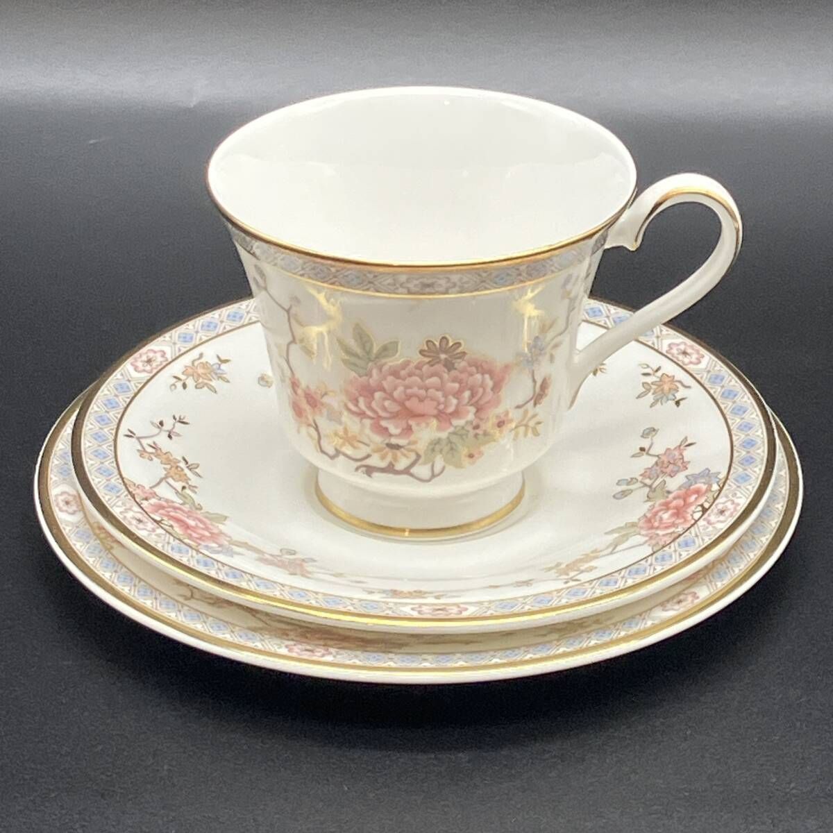 023ロイヤルドルトン プレートセット金彩　   未使用 ロイヤルドルトン カントン トリオ セット ☆美品☆ カップ＆ソーサー