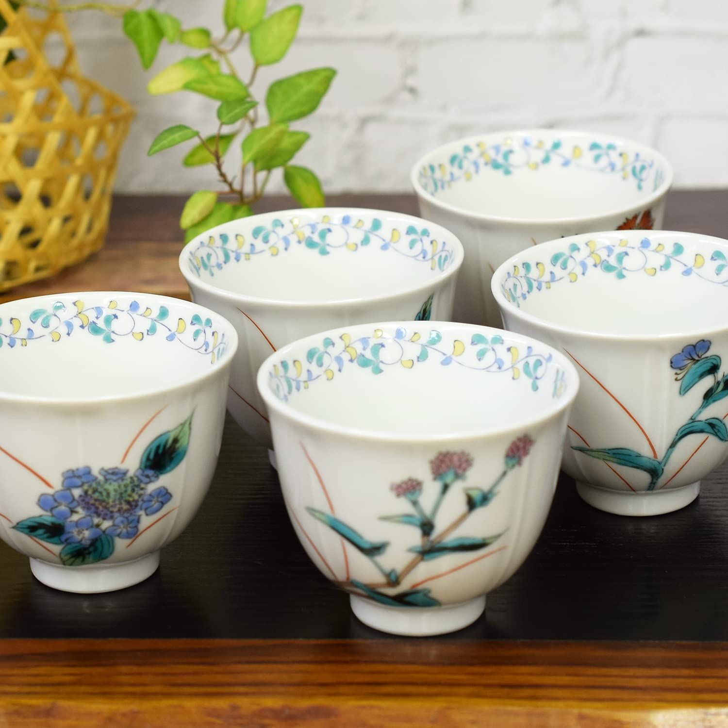 和座の蔵 おしゃれ 湯呑み 九谷焼 湯呑み茶碗 5客 セット 五草花 陶器 高級 ブランド 来客用 和食器 日本製 新築祝い 開店祝い 結婚祝い プレゼント ギフト送料無料 9fc398b6