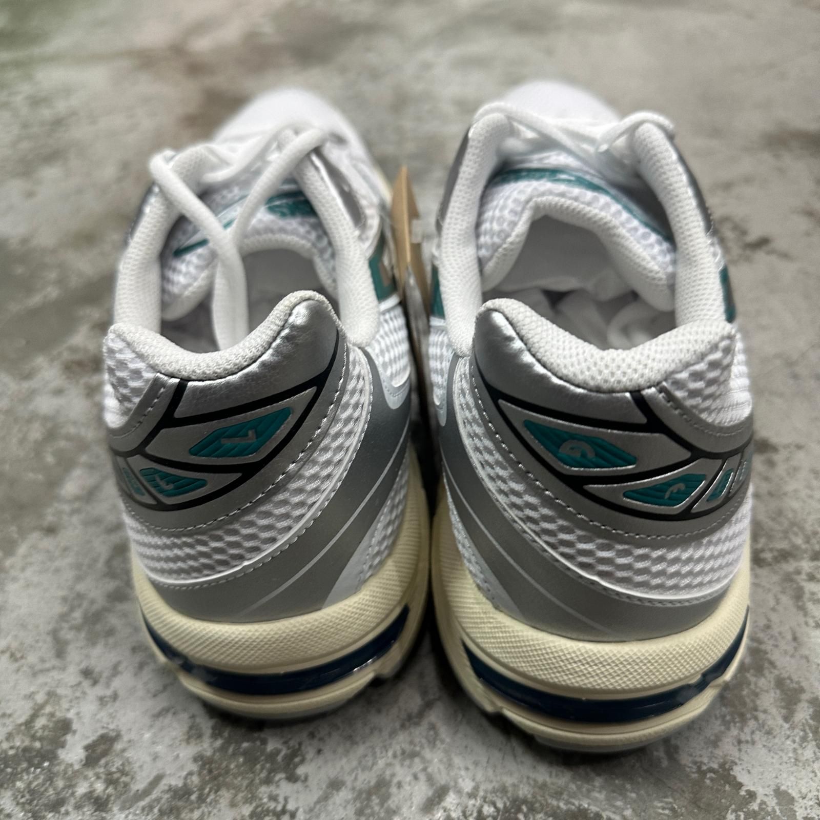 未使用 asics GEL-1130 ゲルスニーカー ローカット アシックス