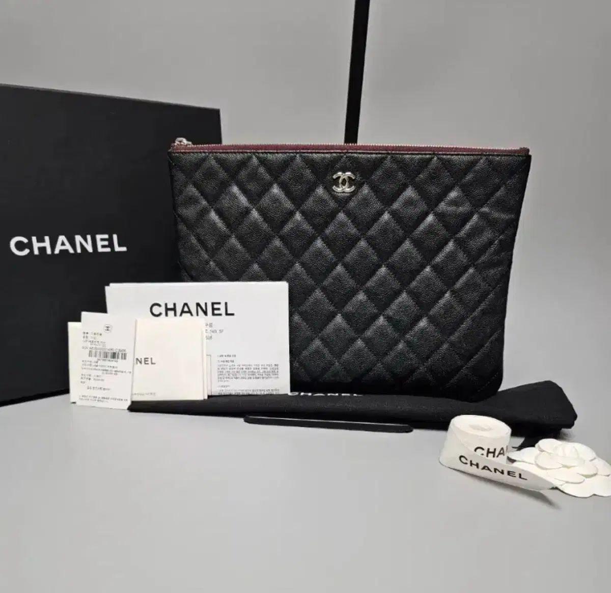 CHANEL Classic キャビア シルバー クラッチバッグ ミディアム ブラック 付き A82545