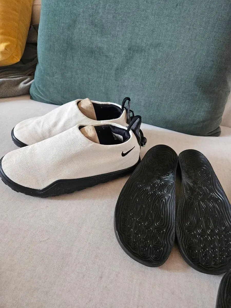 ナイキ ACG ネック サミット 白 & ブラック