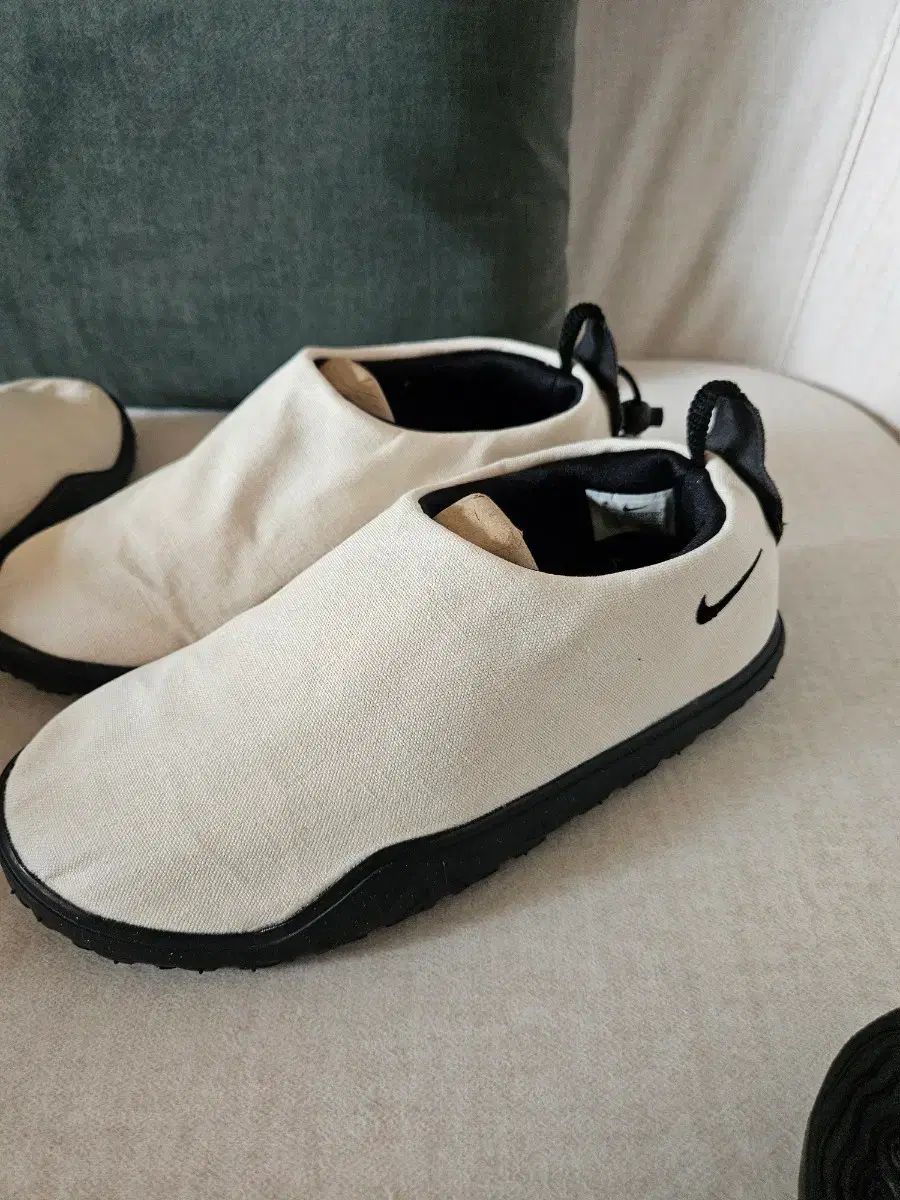 ナイキ ACG ネック サミット 白 アンド ブラック 270