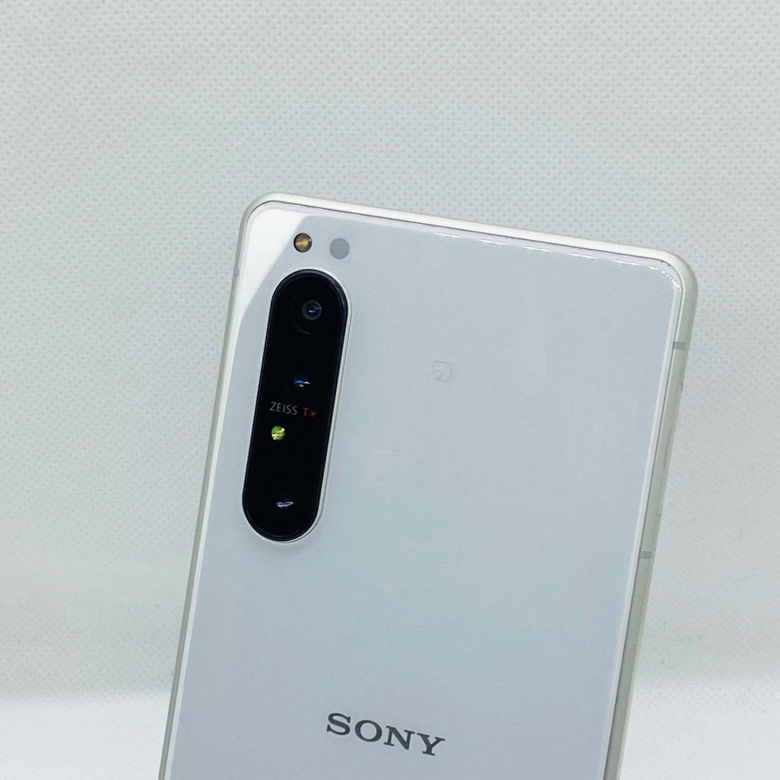 中古 Xperia 1 II SOG01 128GB ホワイト SIMFREE - メルカリ