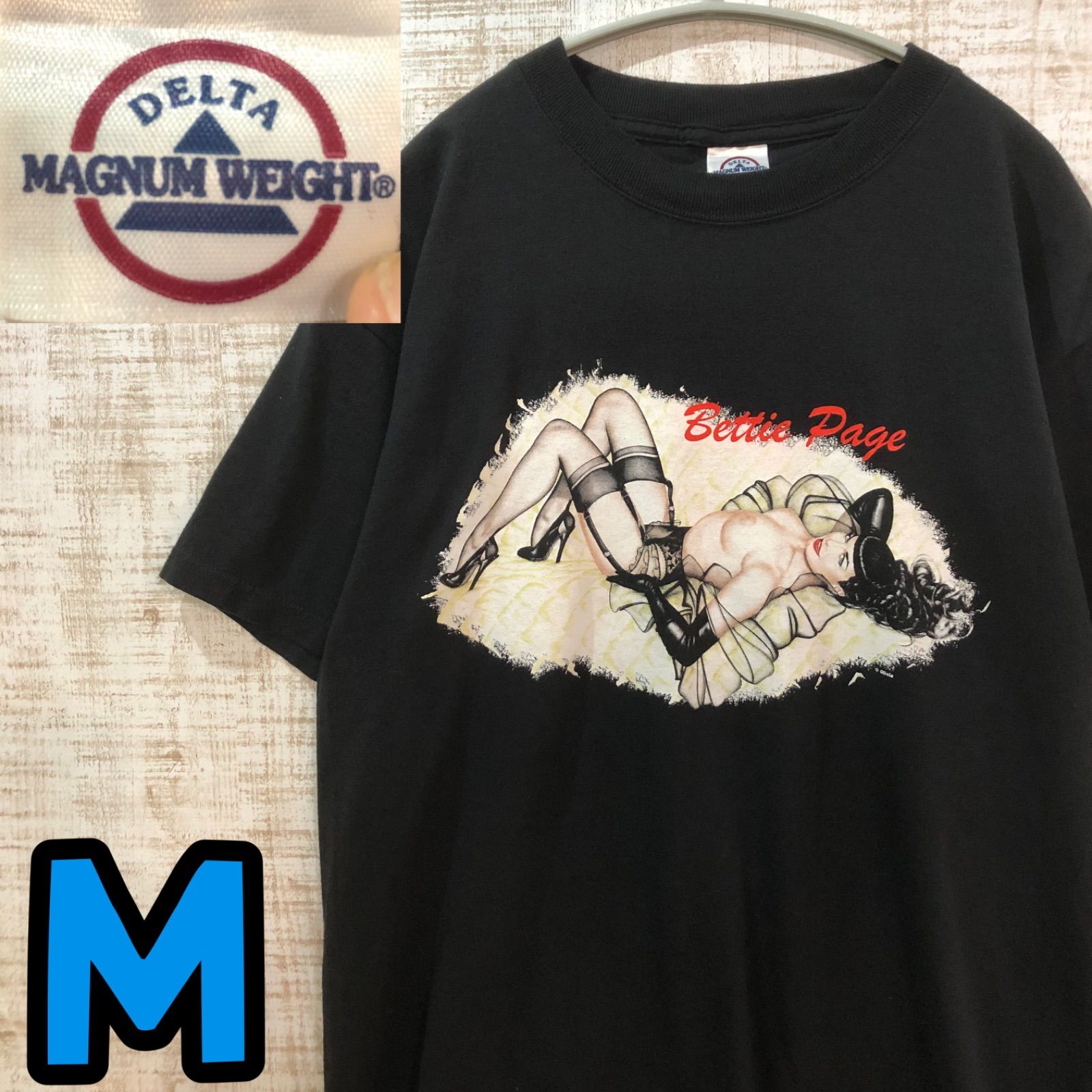 T8560 DELTA MAGNUM WEIGHT ベティ・ペイジ Tシャツ