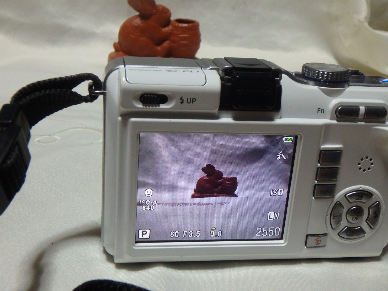 OLYMPUS E-PL1 14-42mmレンズ付き ミラーレス一眼 - メルカリ