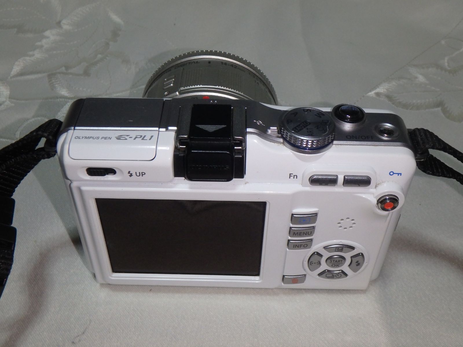OLYMPUS E-PL1 14-42mmレンズ付き ミラーレス一眼 - メルカリ