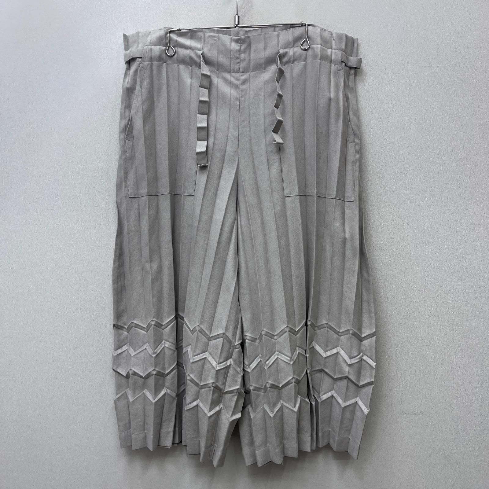 【加古川店】 中古 ISSEY MIYAKE | イッセイミヤケ パンツ UBE PLEATS BOTTOMS MI33FF672 グレー 【111】