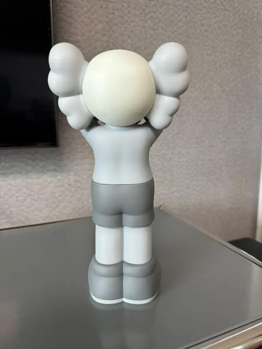 Holiday Figure Vinyl KAWS - Kaws Grey | UK KAWS:HOLIDAY Japan US