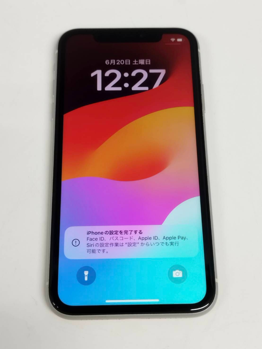 【SIMロックあり】iPhone 11/A2221/64GB/ホワイト〈MWLU2J/A〉
