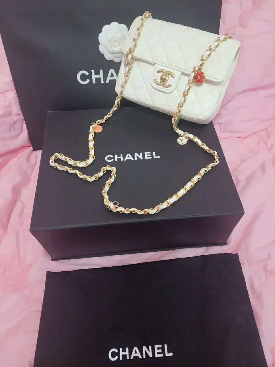正規品) 在庫処分 未使用新品 CHANEL シャネル 内蔵チップ ロゴチャーム フラップバッグ クロスバッグ ショルダーバッグ バッグ