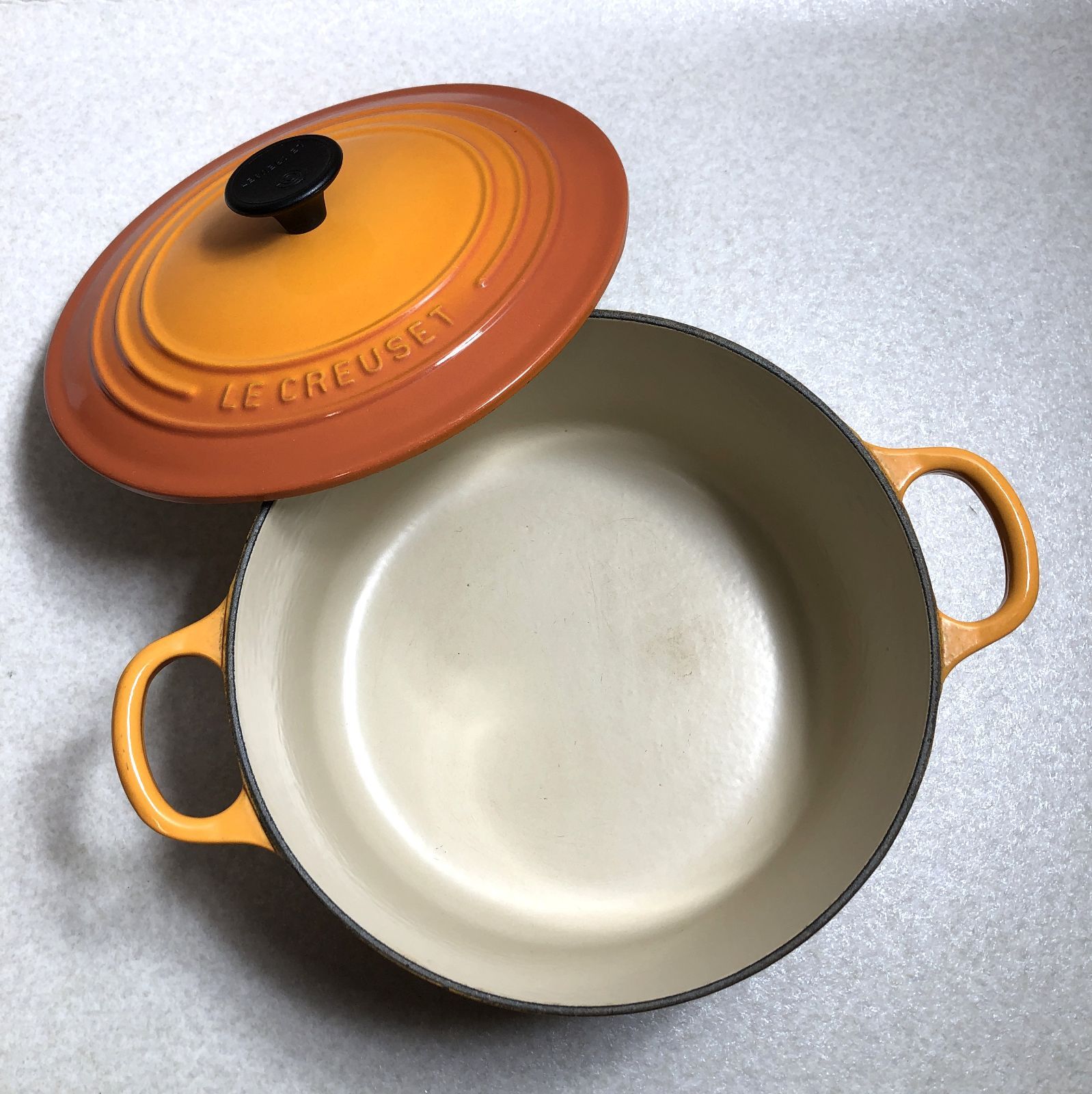 ☆美品☆ ル・クルーゼ 22cm イエロー ココットロンド 両手鍋 ホーロー D555 ルクルーゼ ココットロンド 22cm オレンジ ホーロー 両手鍋