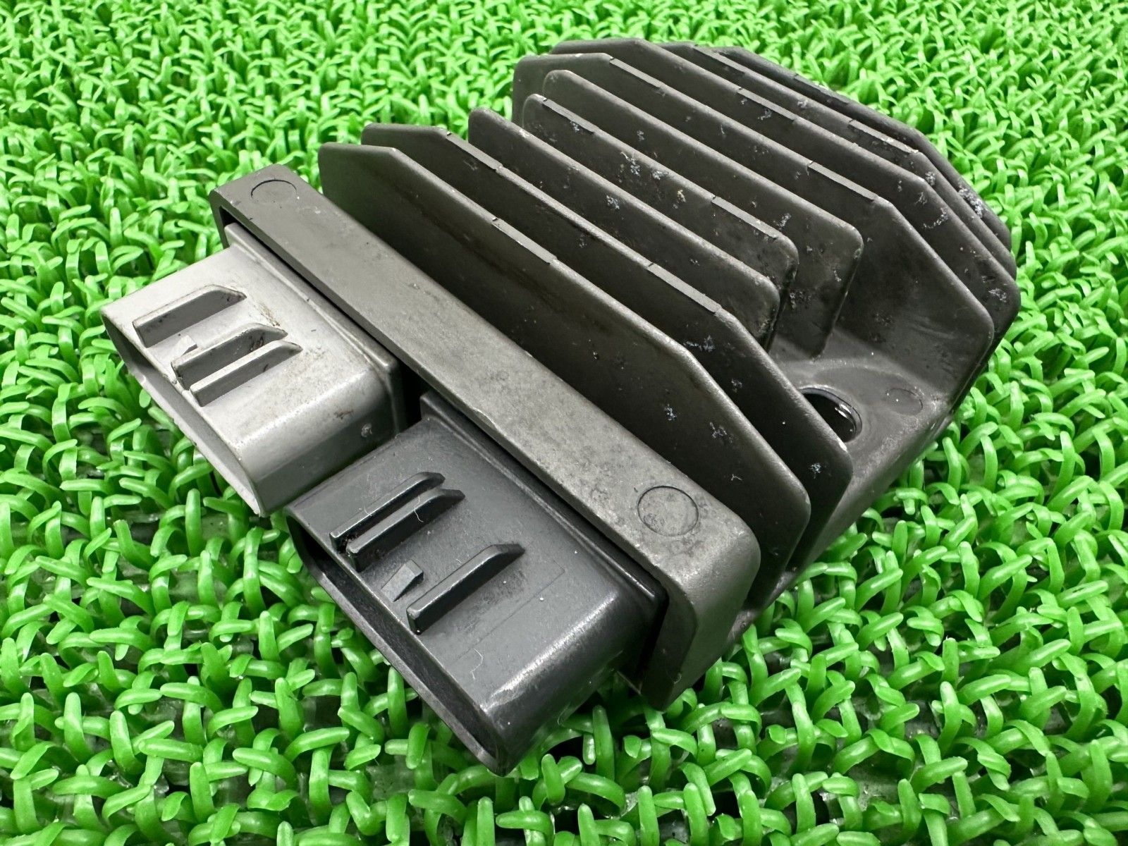トライデント660 レギュレター トライアンフ(TRIUMPH) 純正 中古 トライアンフ Rc