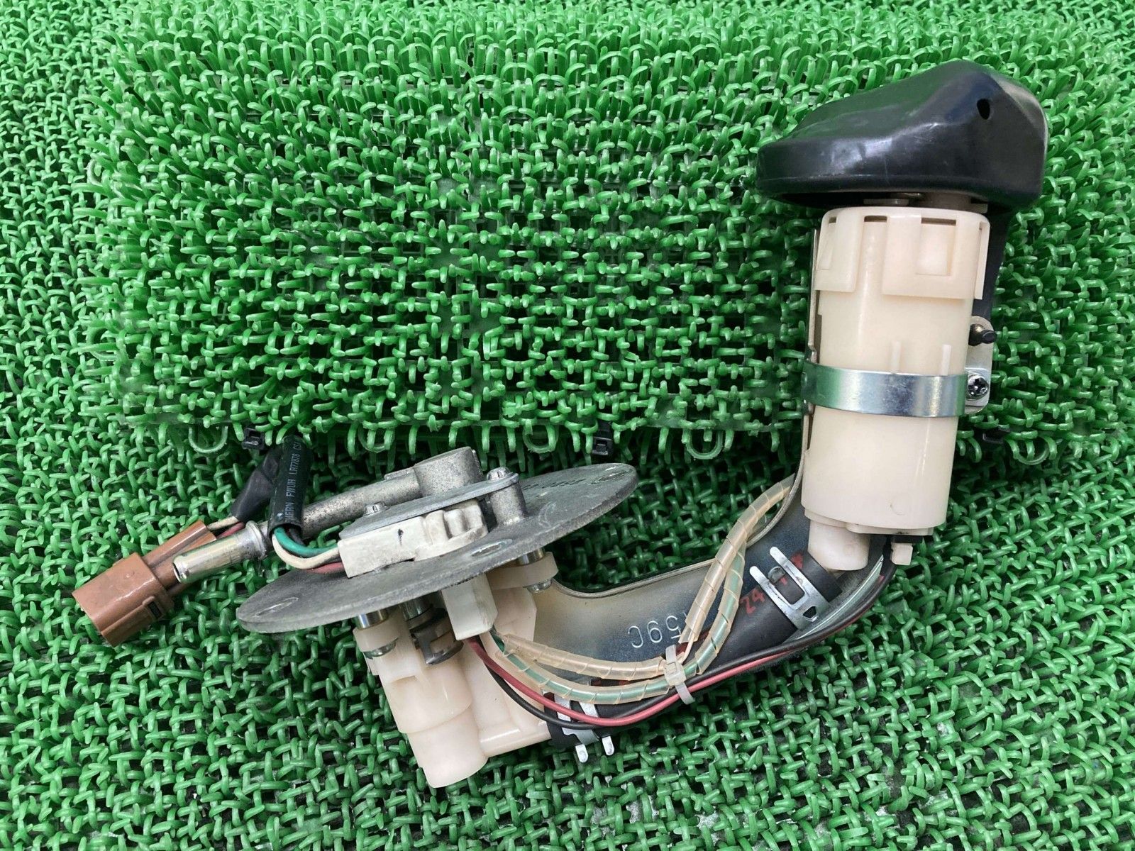 グラストラッカー フューエルポンプ 25D0 スズキ 純正 中古 NJ4DA FI 燃料ポンプ Qg