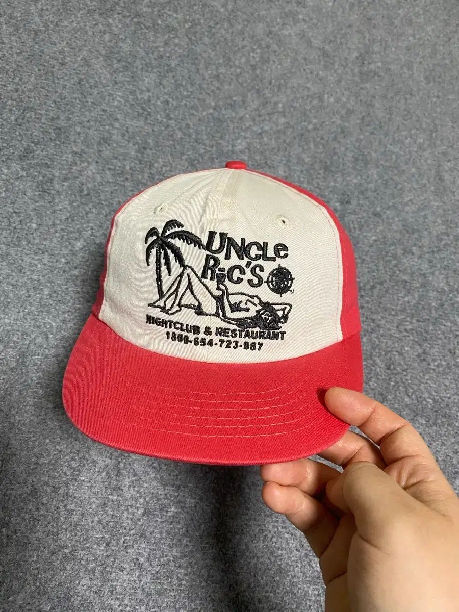 Uncle Ric's 熱帯島 ヴィンテージ ツートン スナップバック