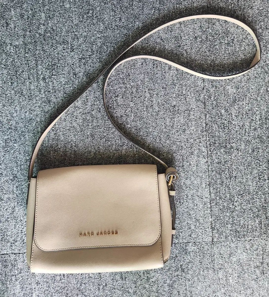 MARCJACOBS(マークジェイコブス) ベージュ クロスバック - 正規品