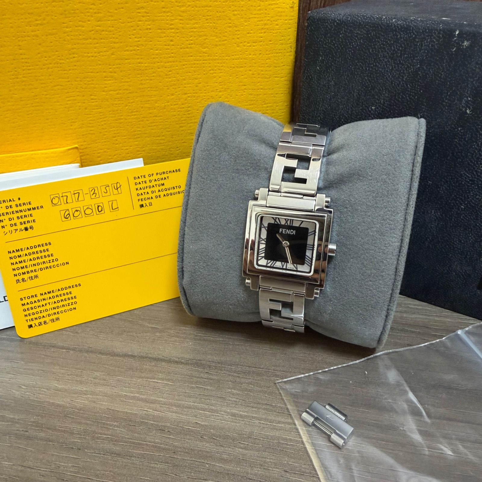 i)FENDI フェンディ 腕時計 ズッカ柄 シルバー ローマン スクエア型