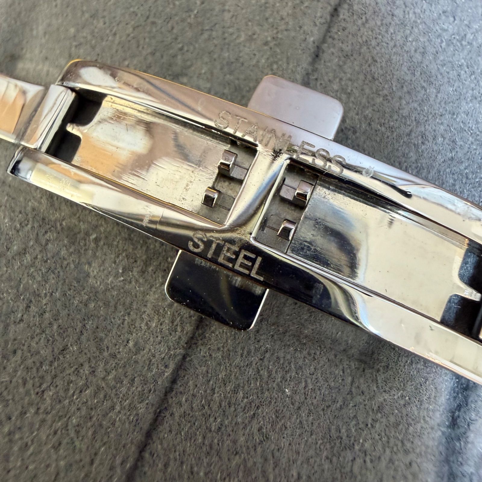 i)FENDI フェンディ 腕時計 ズッカ柄 シルバー ローマン スクエア型 