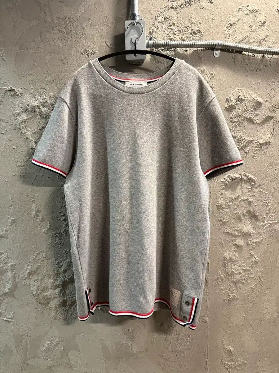 3 トム・ブラウン THOM BROWNE 三色線 サイドスリット 半袖 Tシャツ グレー