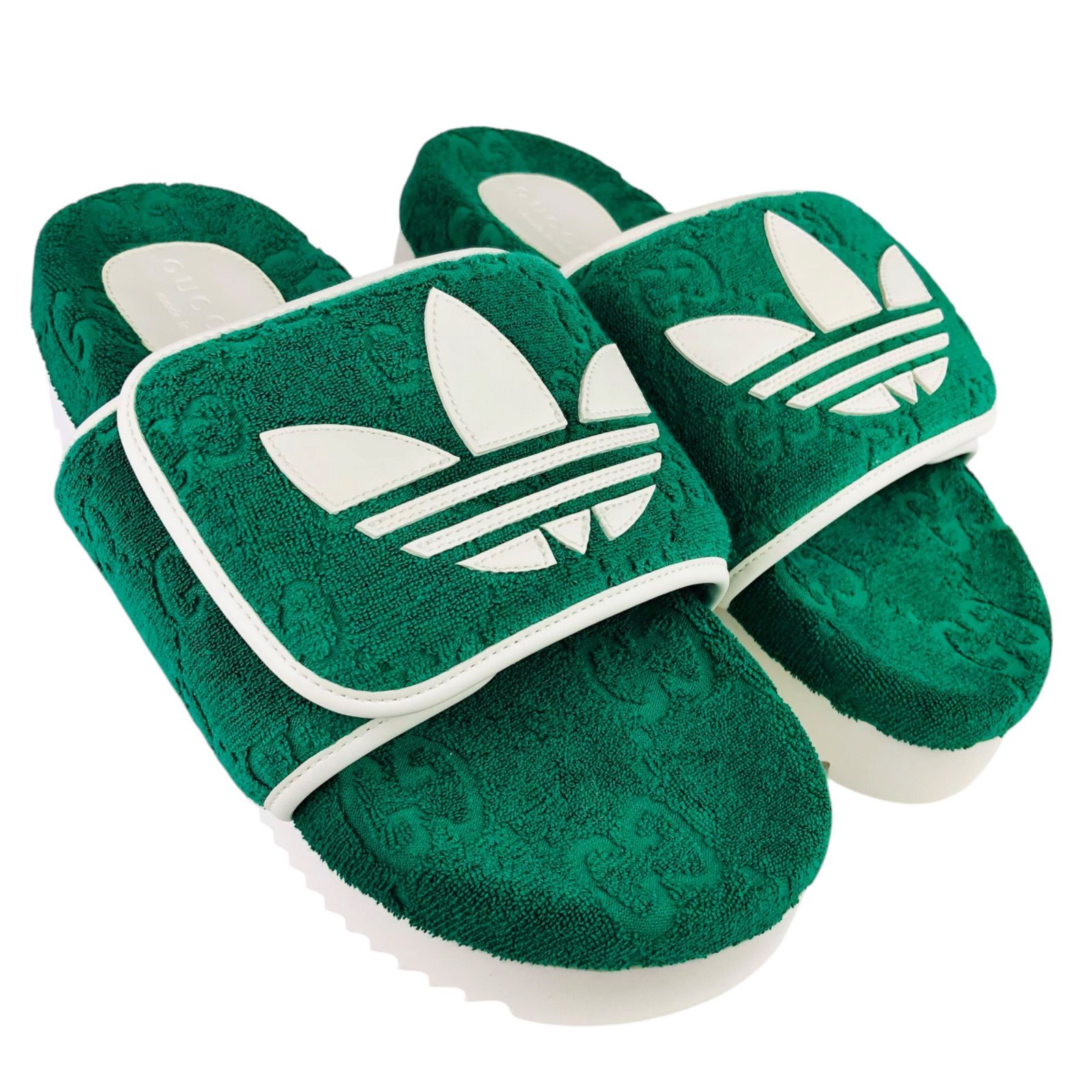 新品未使用★GUCCI★グッチ×adidas★アディダス・コラボ メンズ レザー:パイル地コンビ ビックトレファイル エンボスGG プラットフォーム スライドサンダル (7/26㎝相当) イタリア製 ブランドサンダル メンズサンダル 夏シューズ カジュアル