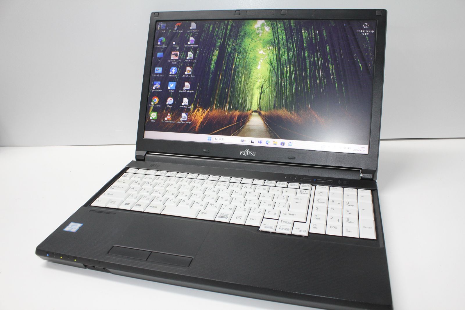【中古ノートPC】富士通〈LIFEBOOK A576/PX〉第6世代Core i3/SSD256GB/メモリ4GB ⑤