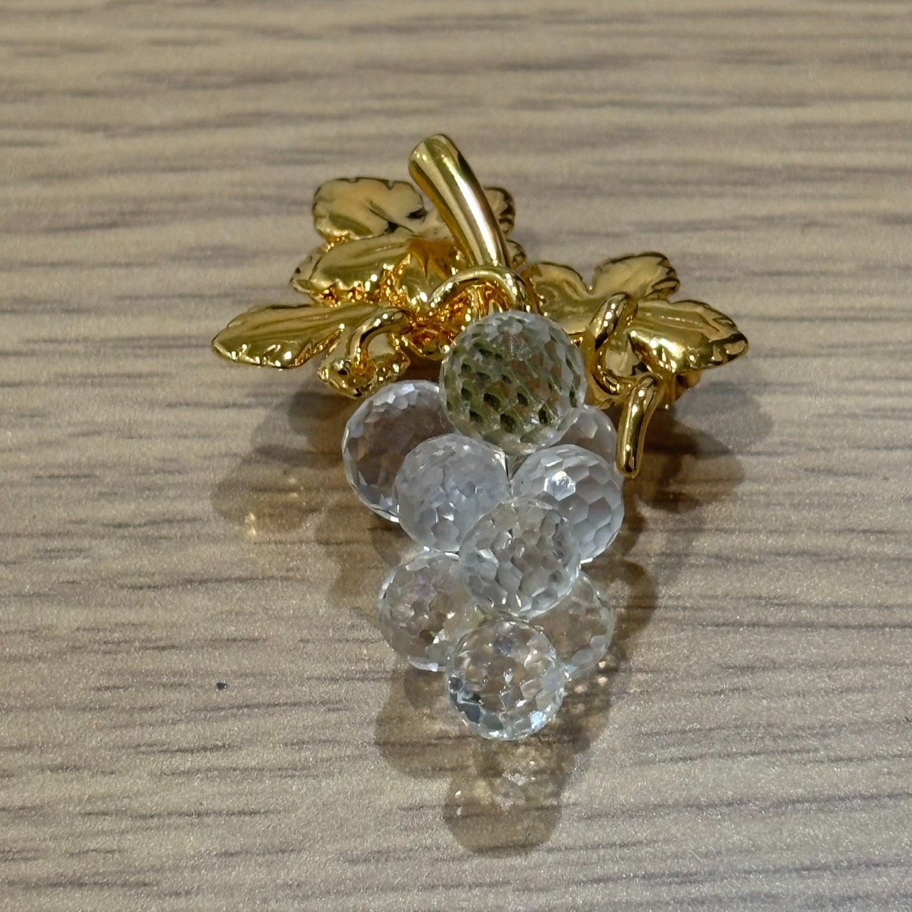 スワロフスキー SWAROVSKI ゴールド ブドウモチーフブローチ 葡萄 箱