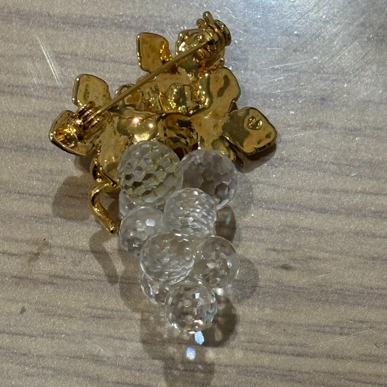 スワロフスキー SWAROVSKI ゴールド ブドウモチーフブローチ 葡萄 箱