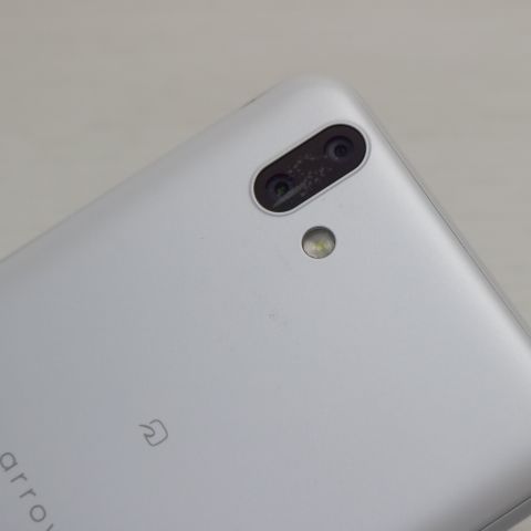 arrows スマートフォン 本体 ホワイト 値下げ可能問い合わせください 美品 801FJ arrows U ホワイト スマホ 本体 白ロム 土日祝発送OK 04000