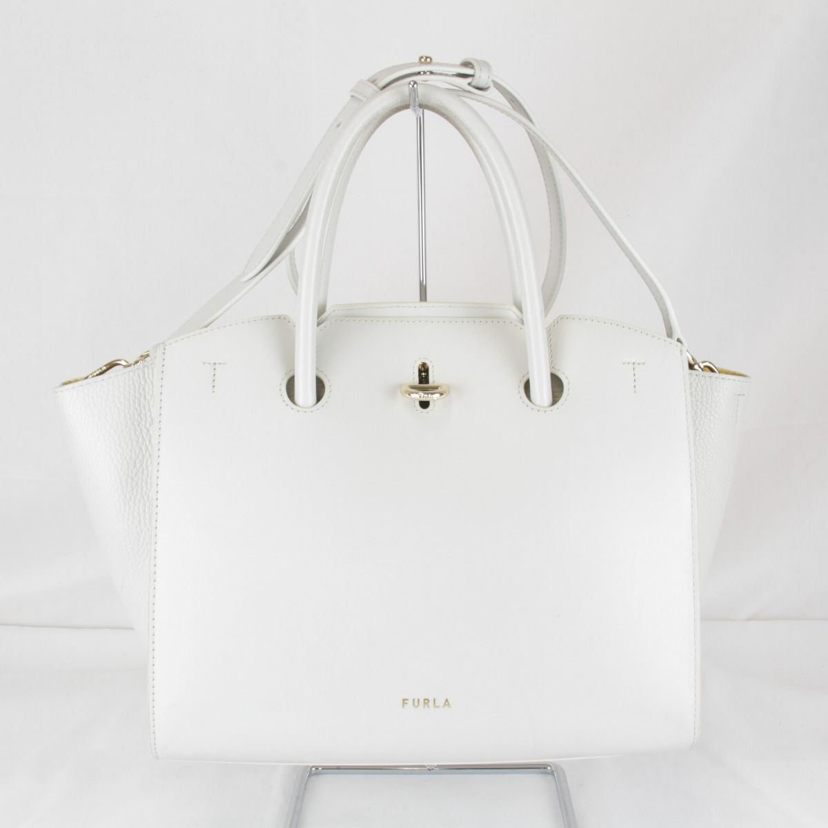 USED』Furla【フルラ】 ジェネシー M ホワイト 2WAYバッグ ショルダー 